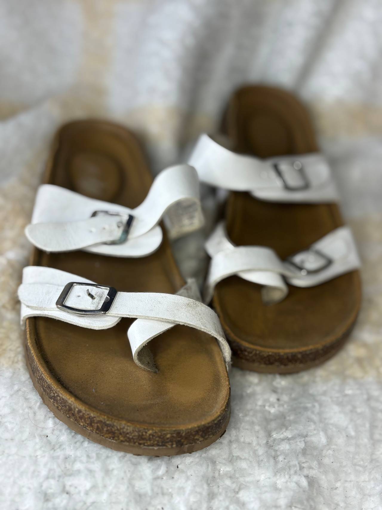 White Sandals Size 2.5