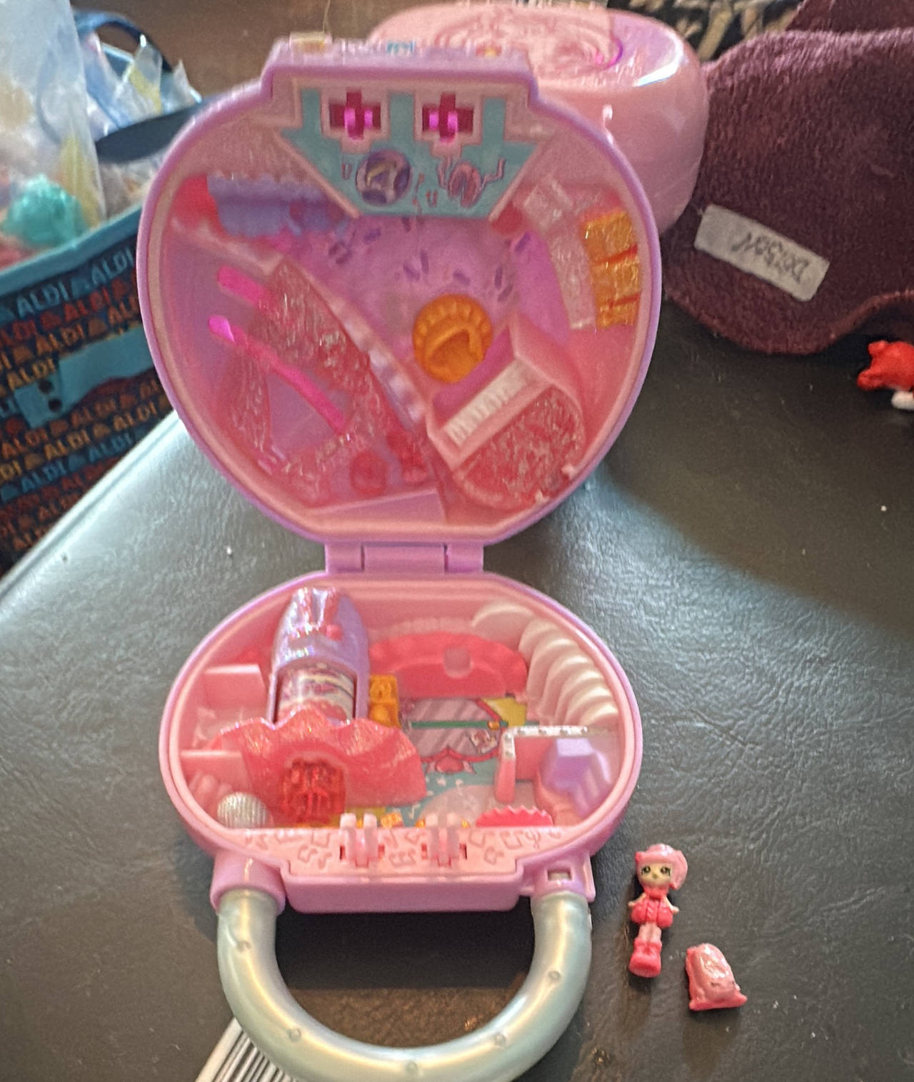 shopkins, Little secrets party pop-up micro doll playset.  210.