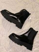 Arizona Jean Co. Memory Foam Lug Sole Boots 9.5 - Image 2