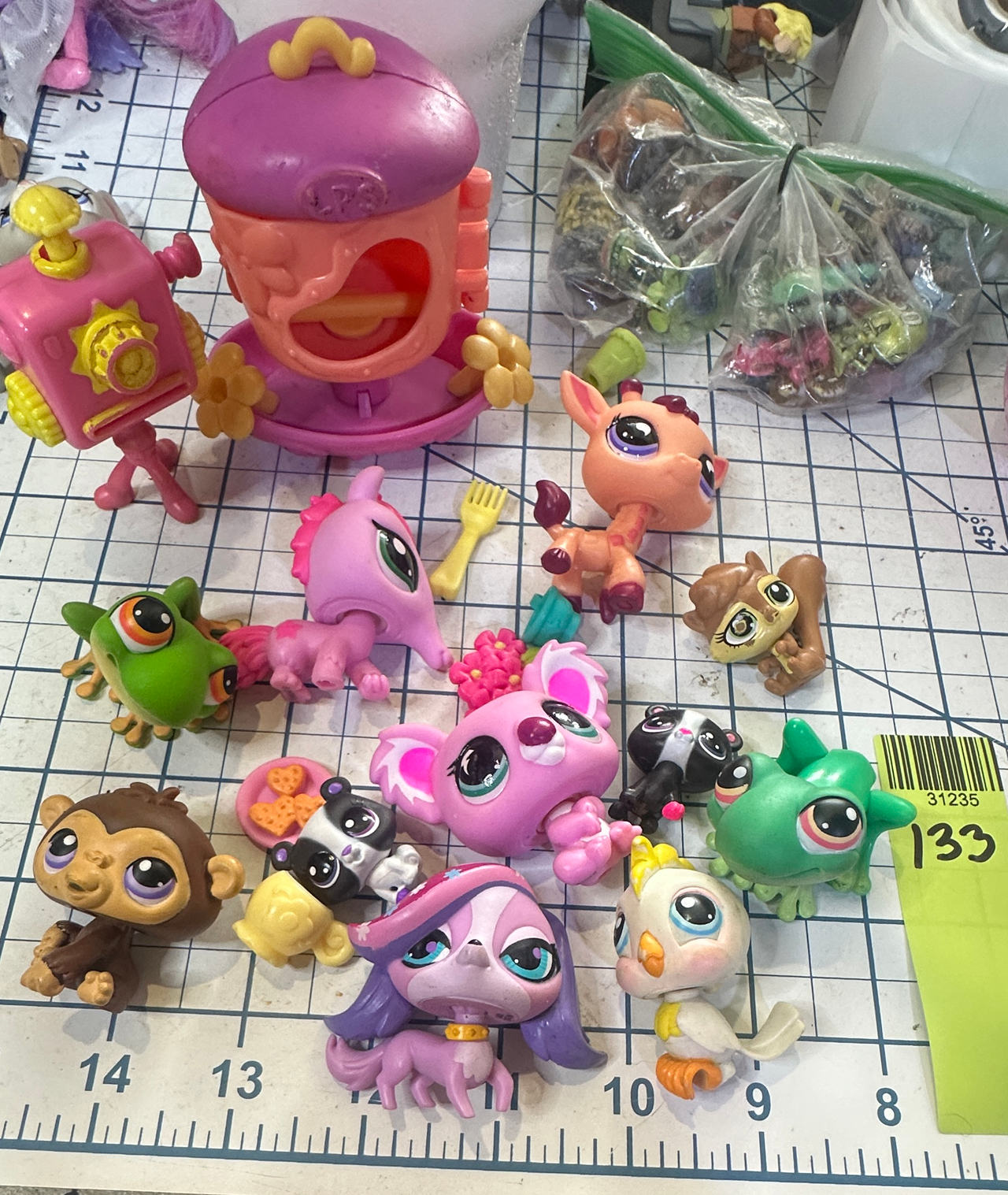 Littlest Pet Shop Figures and Accessories Lot