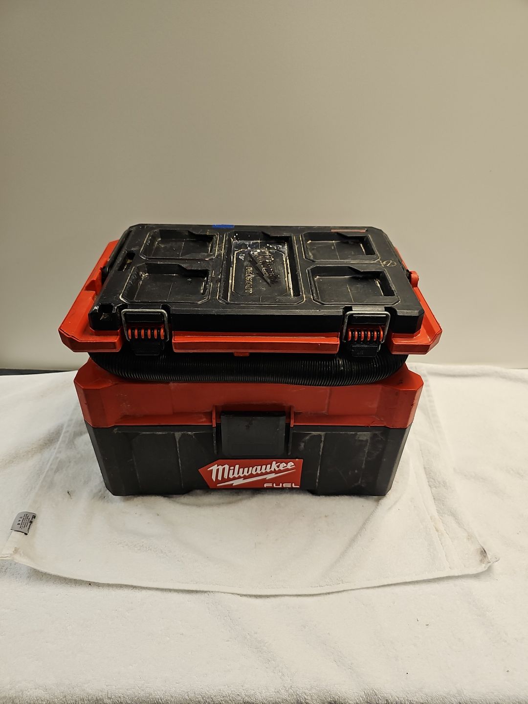Milwaukee M18 FUEL PACKOUT 2.5 Gallon Wet/Dry Vacuum