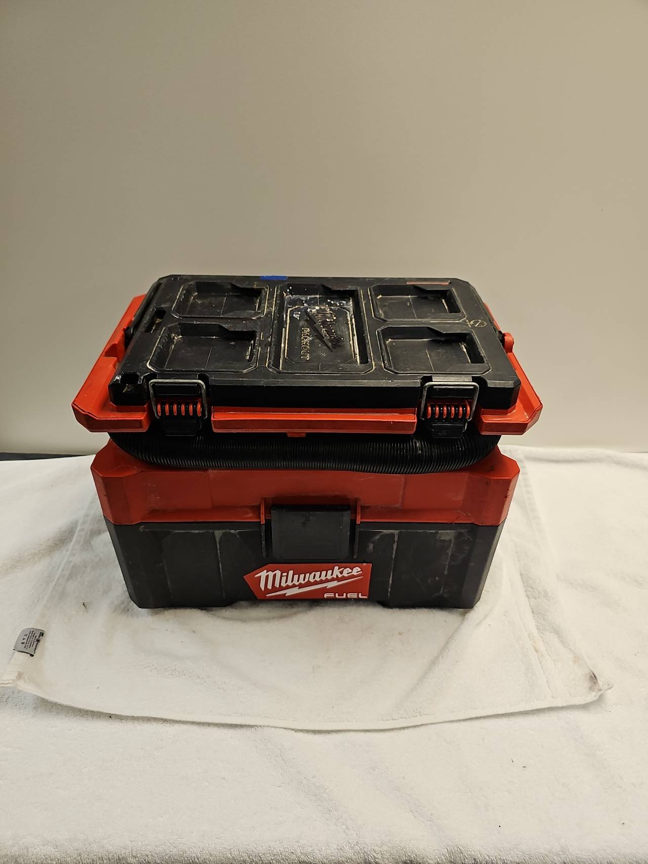 Milwaukee M18 FUEL PACKOUT 2.5 Gallon Wet/Dry Vacuum