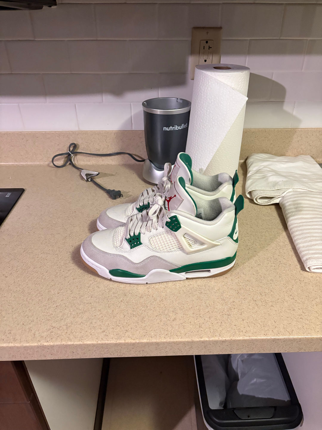 Air Jordan 4 Retro 'Pine Green'