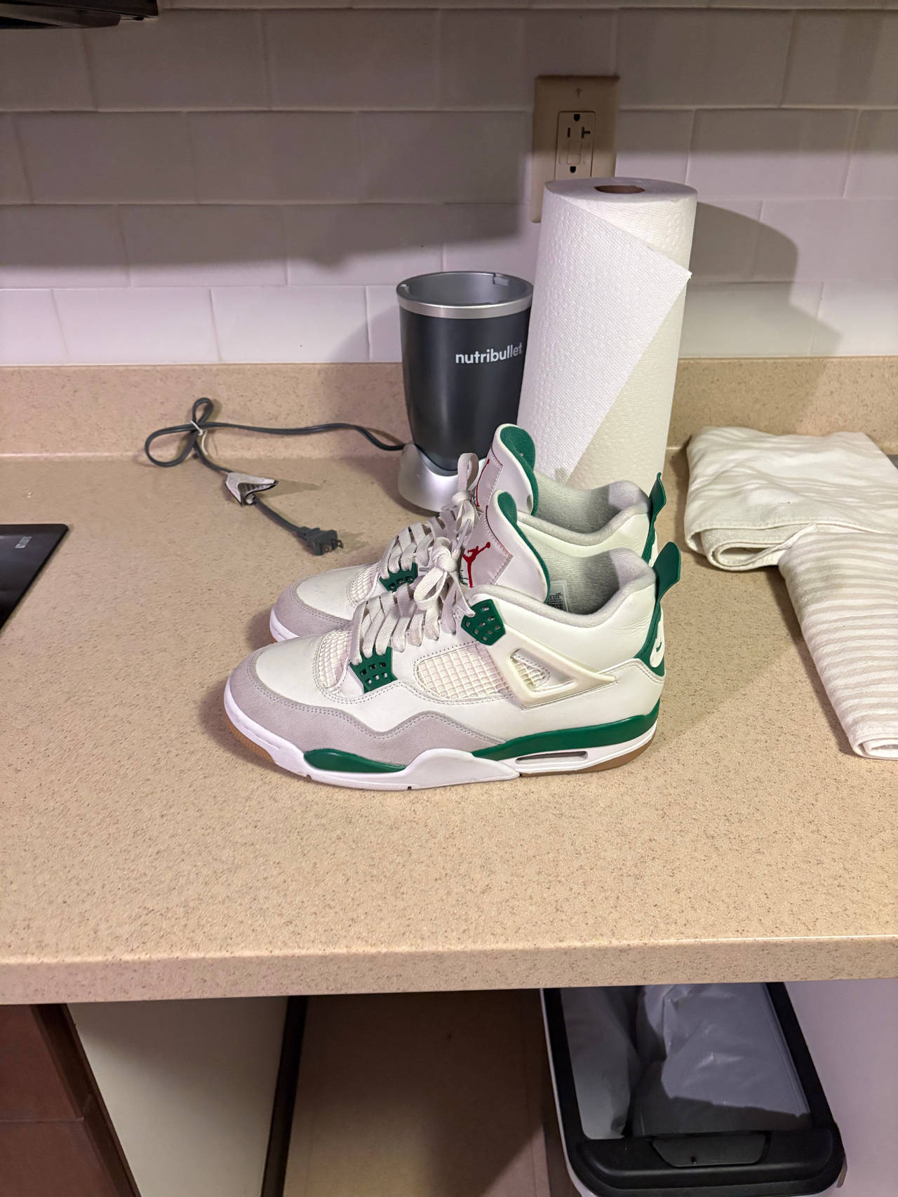 Air Jordan 4 Retro 'Pine Green'