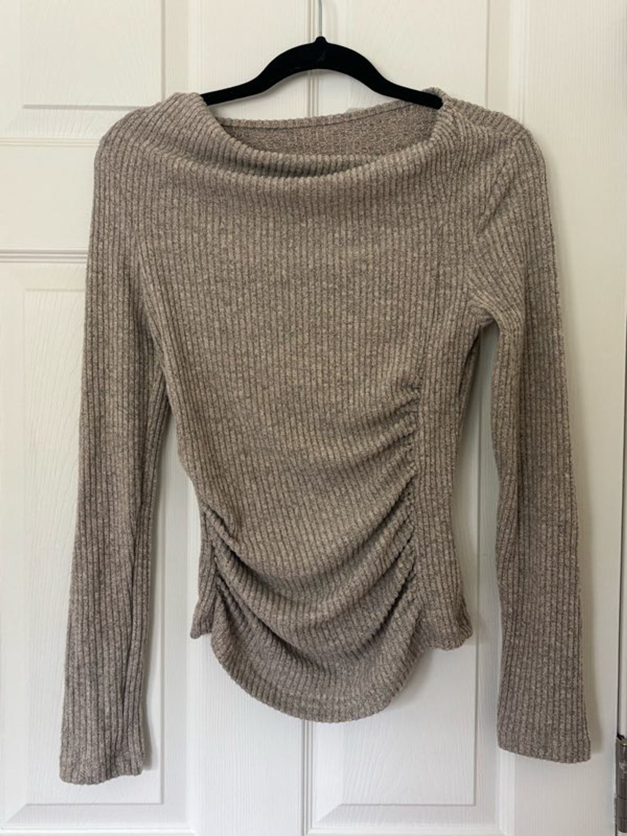 ribbed knit long sleeve top