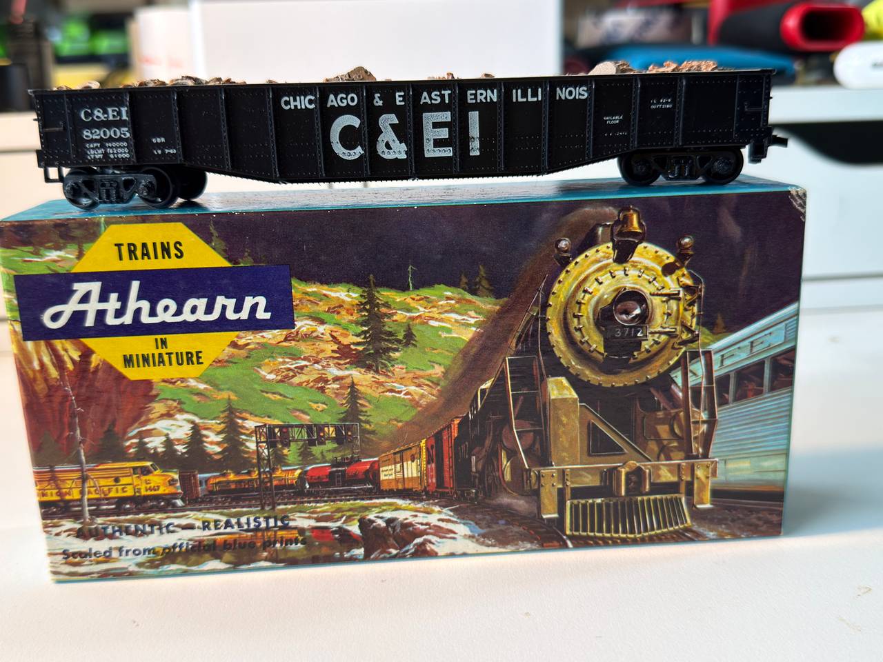 Athearn HO Scale C&EI Covered Gondola