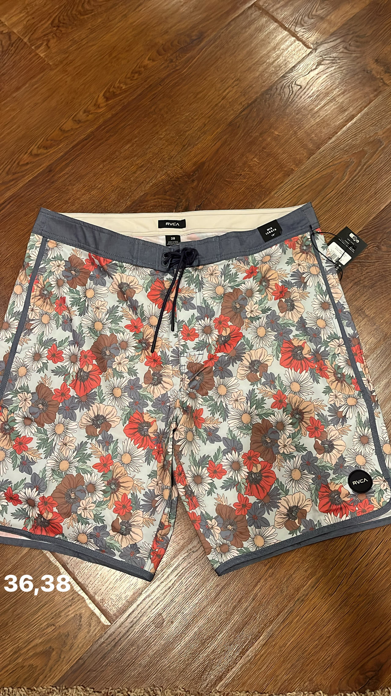RVCA Eastern Floral Boardshorts 38 waist new with tags