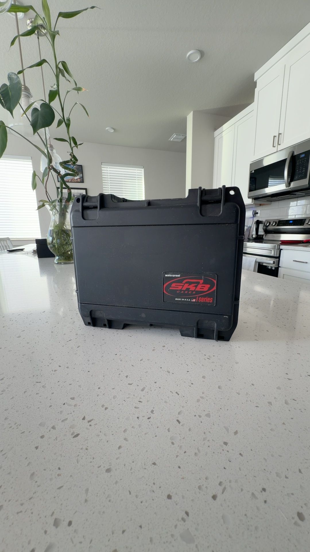 SKB iSeries Waterproof Utility Case Black 15" x 10.5" x 4.5"