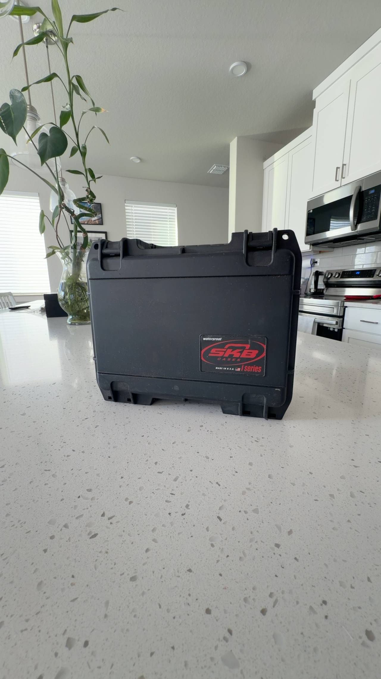 SKB iSeries Waterproof Utility Case Black 15" x 10.5" x 4.5"