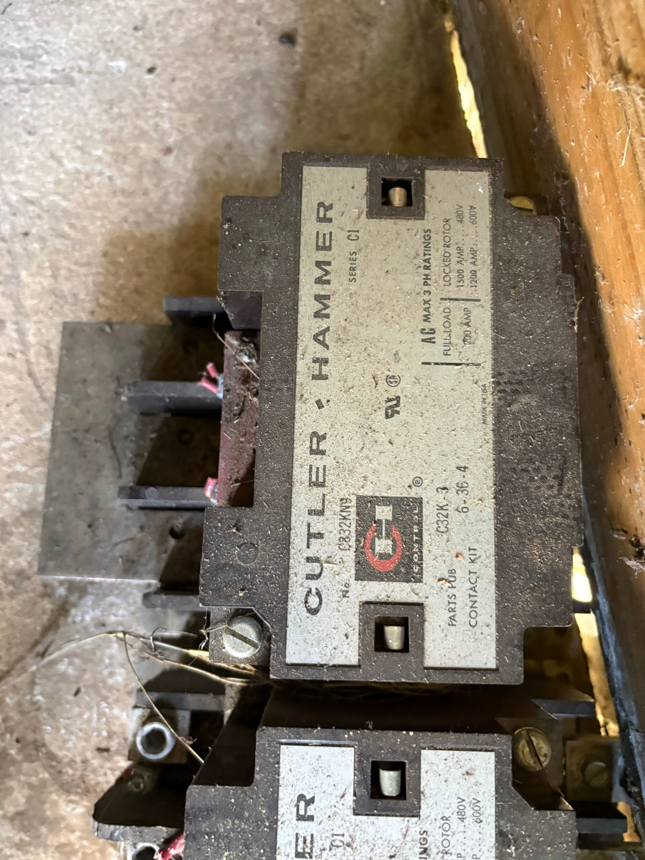 Cutler-Hammer C832KN9 Series C1 200A 3-Pole Contactor