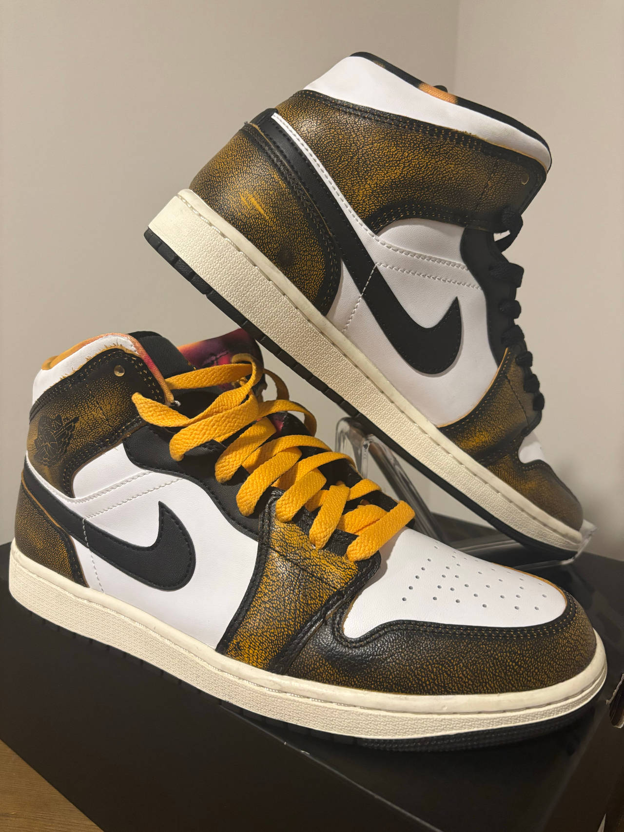 Air Jordan 1 Mid SE
