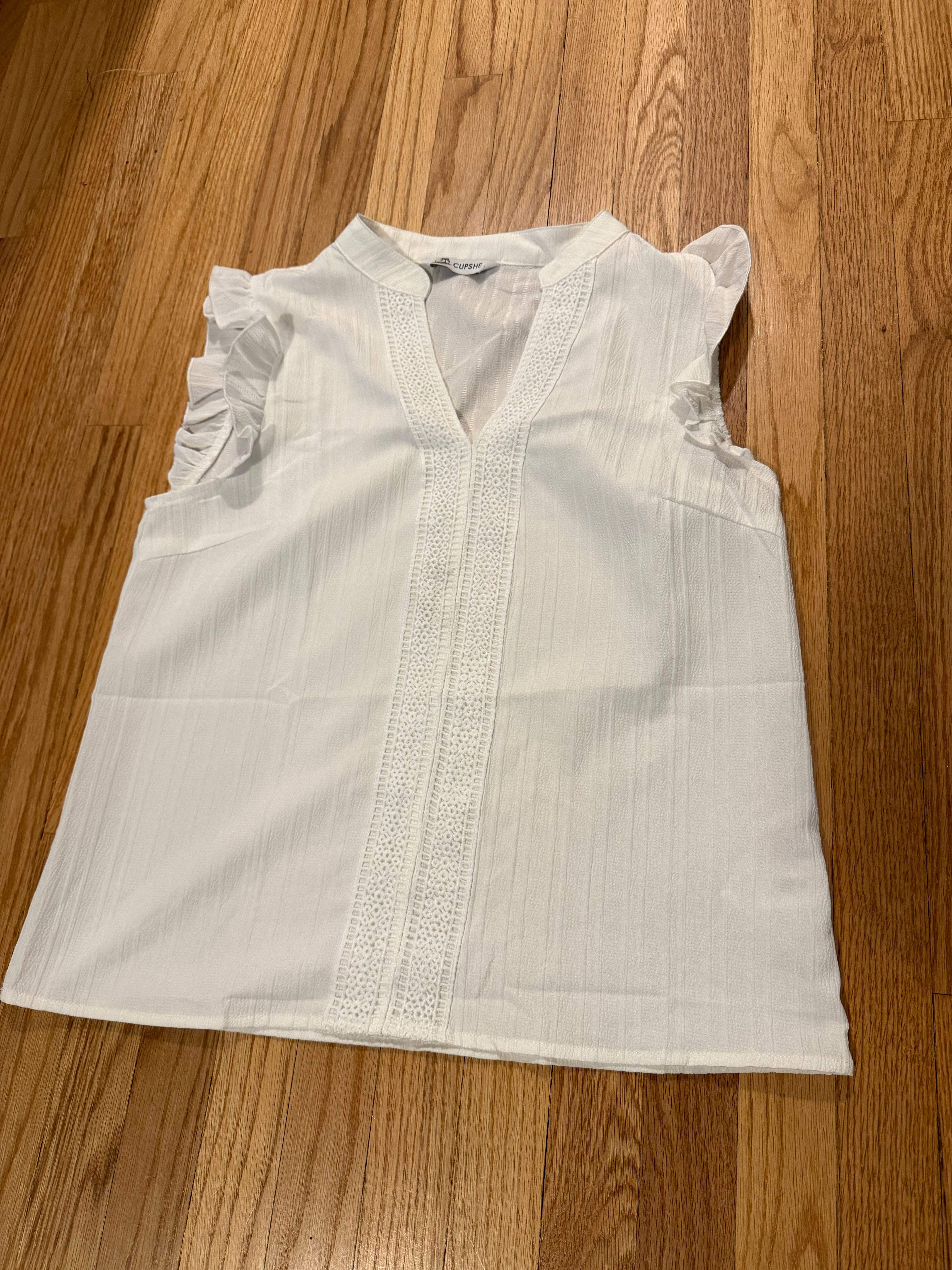 Cupshe White Sleeveless Ruffle Trim V-Neck Blouse size M