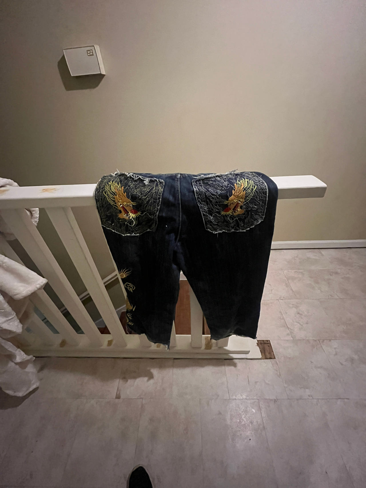 Vintage Embroidered Dragon Jeans (Stone Touch) Size : 32