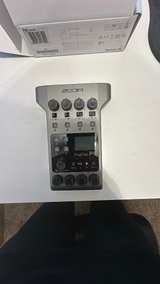 Zoom PodTrak P4 Portable Multitrack Podcast Recorder - Image 5