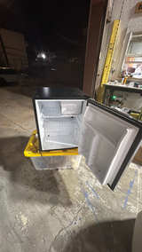 Whirlpool Mini Refrigerator 2.7 cu ft Stainless Steel - Image 3