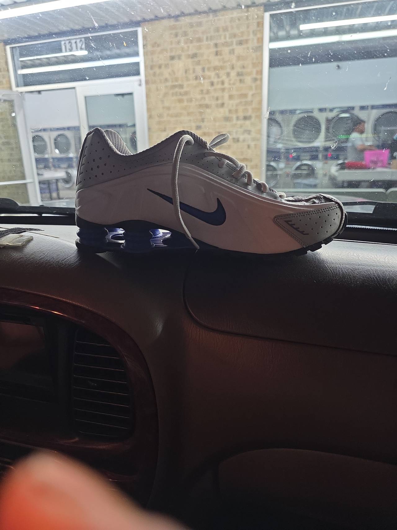 Nike Shox NZ White Navy Silver