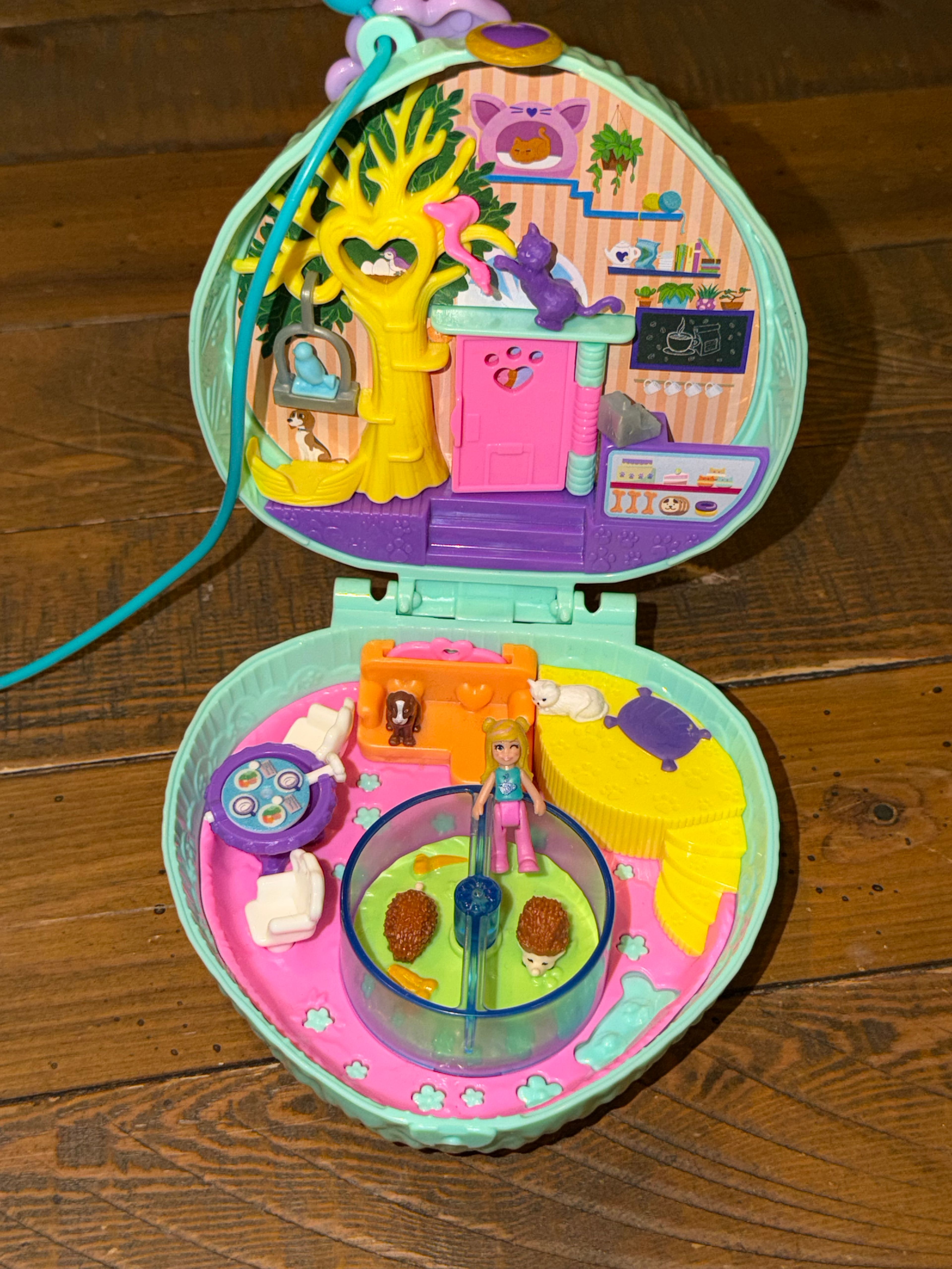 Polly Pocket Hedgehog Cafe Compact - Image 9