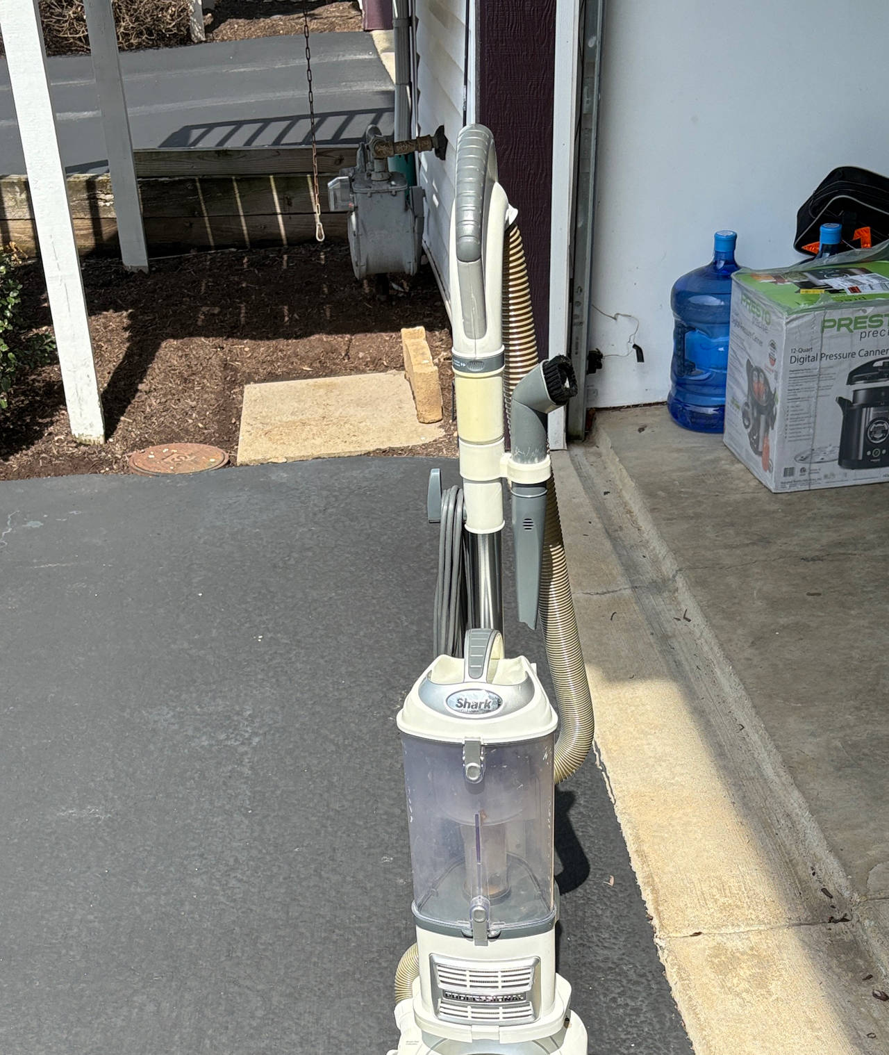 Shark Navigator Lift-Away Professional Upright Vacuum