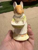 Royal Doulton Mrs Toadflax Brambly Hedge Figurine - Image 1