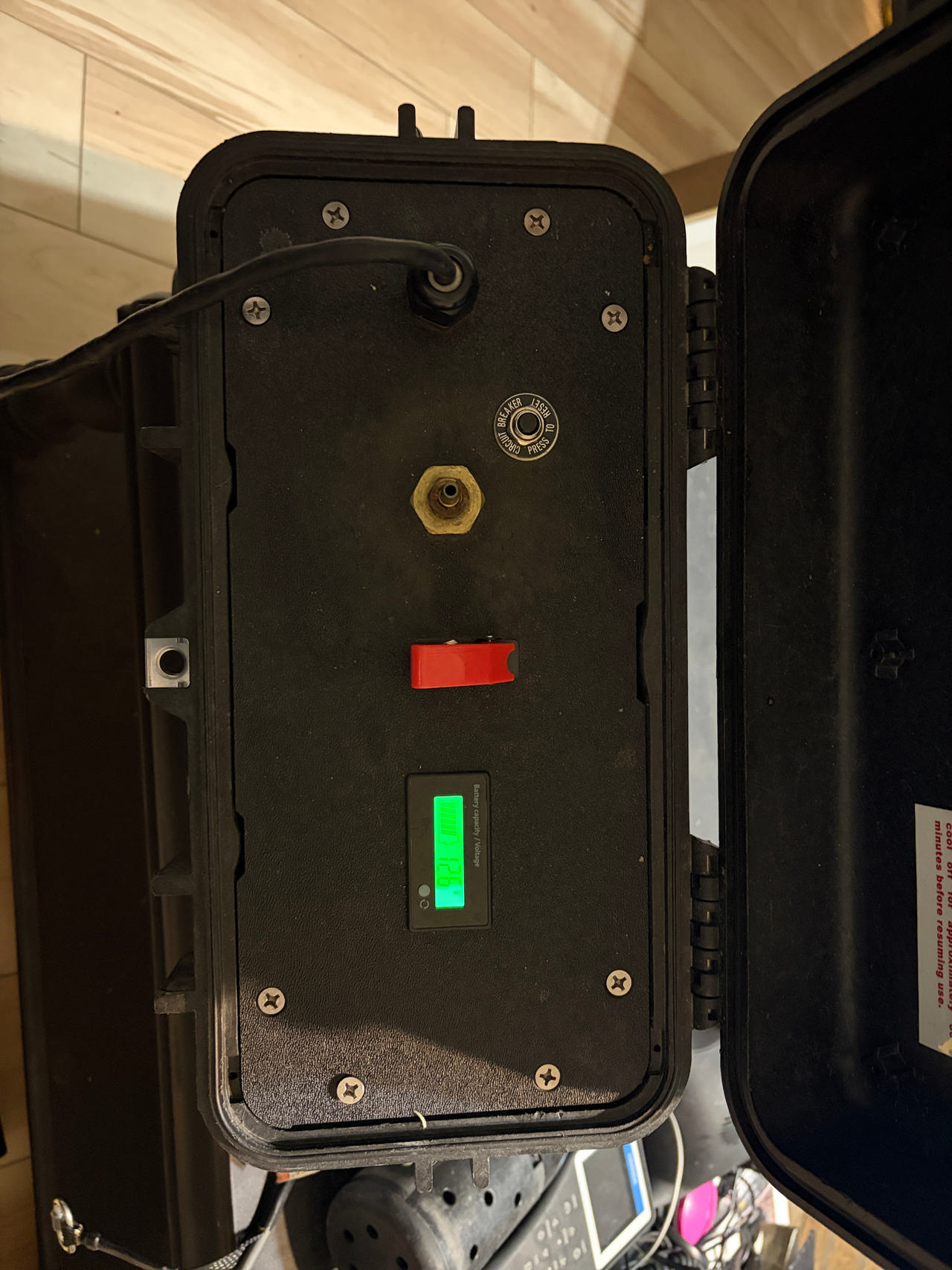 Portable Battery Power Direct DC air compressor. 12V