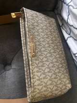 Michael Kors Jet Set Travel Large Logo Crossbody Bag - Image 3