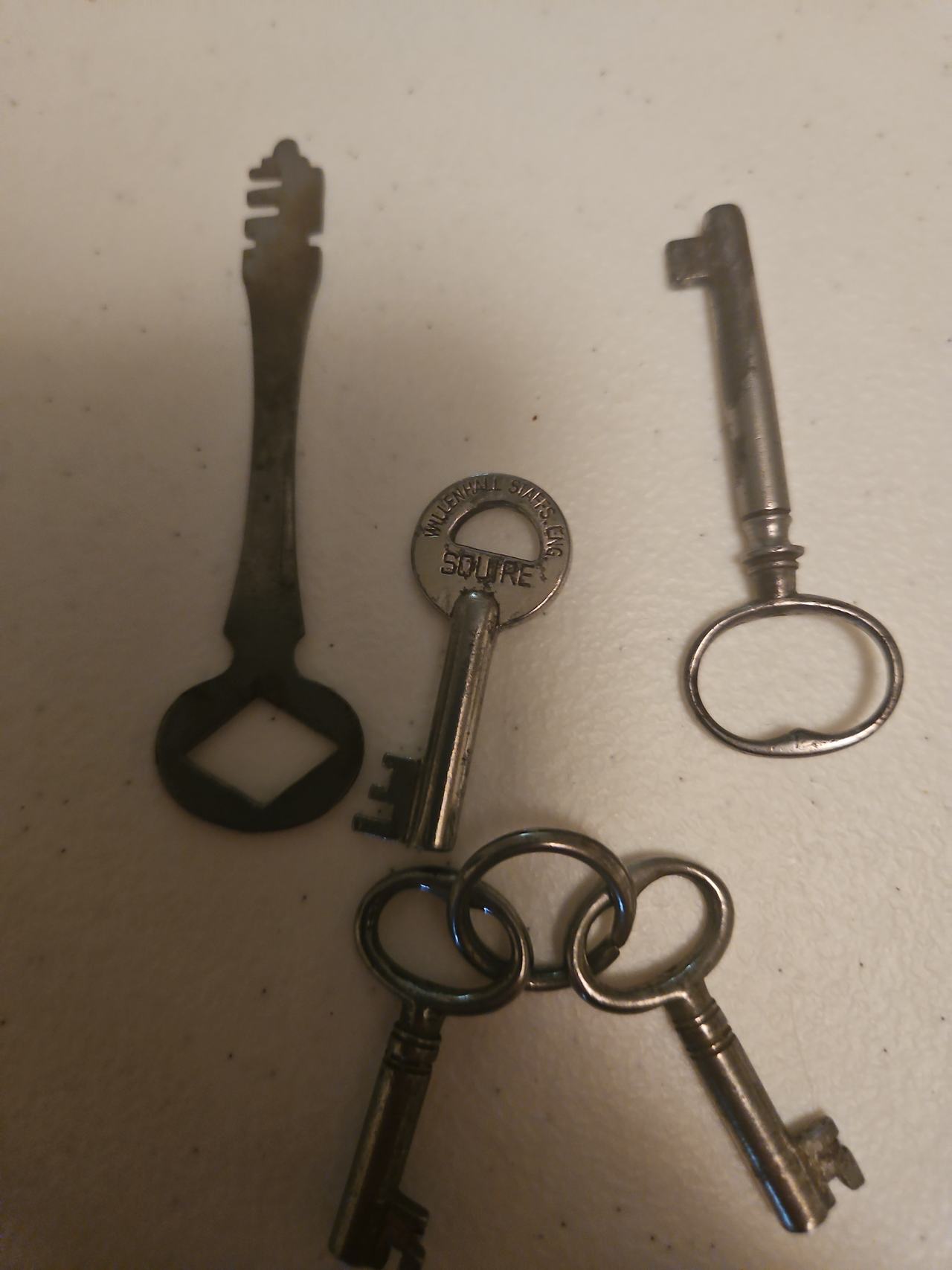 Assorted Vintage Skeleton and Barrel Keys