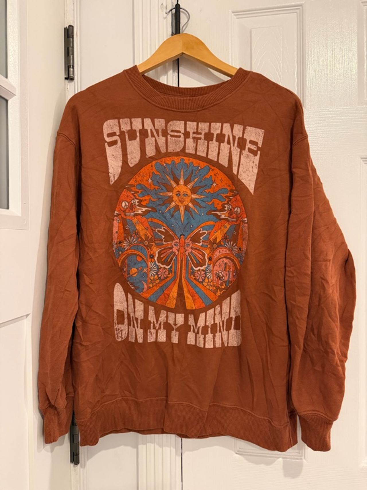 Hollister Women's 'Sunshine on My Mind' Sweatshirt Small