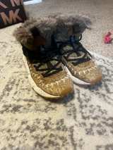 Flower Mountain Morican Fur Sneaker Womens US Size 7  - Image 5