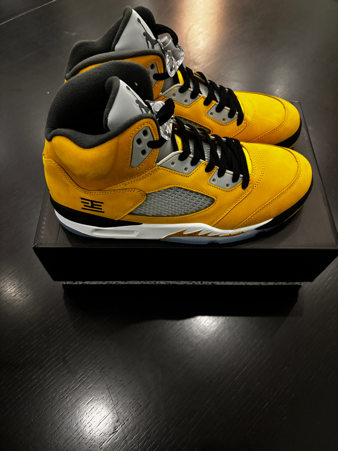 Air Jordan 5 Retro 'Tokyo' (SIZE 10.5)