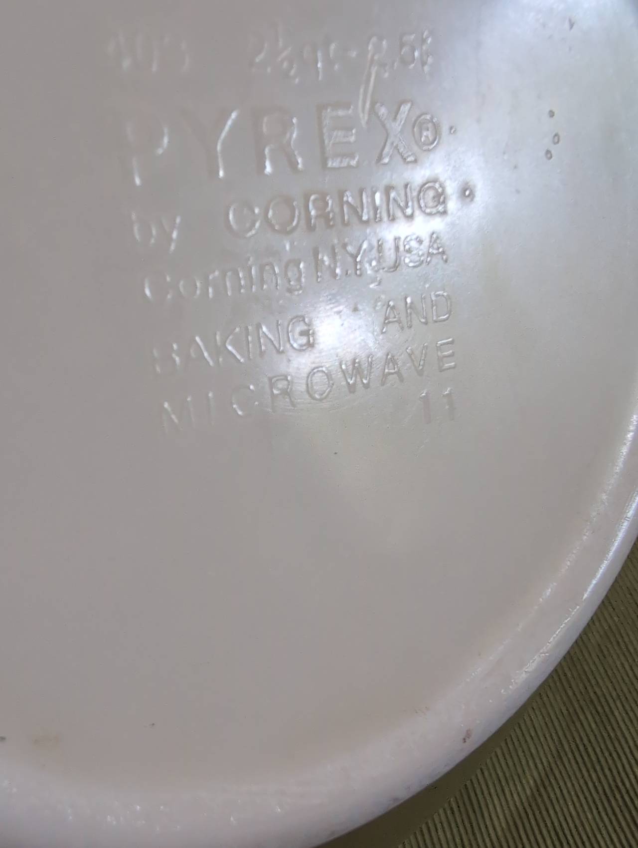 PYREX Spring Blossom Green 403 size (2.5 quart)  Mixing Bowl #11