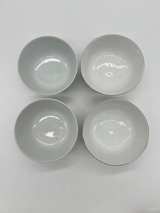 4 Vintage Chinese Porcelain Rice Bowls Figural Medallion Gold Rim - Image 3