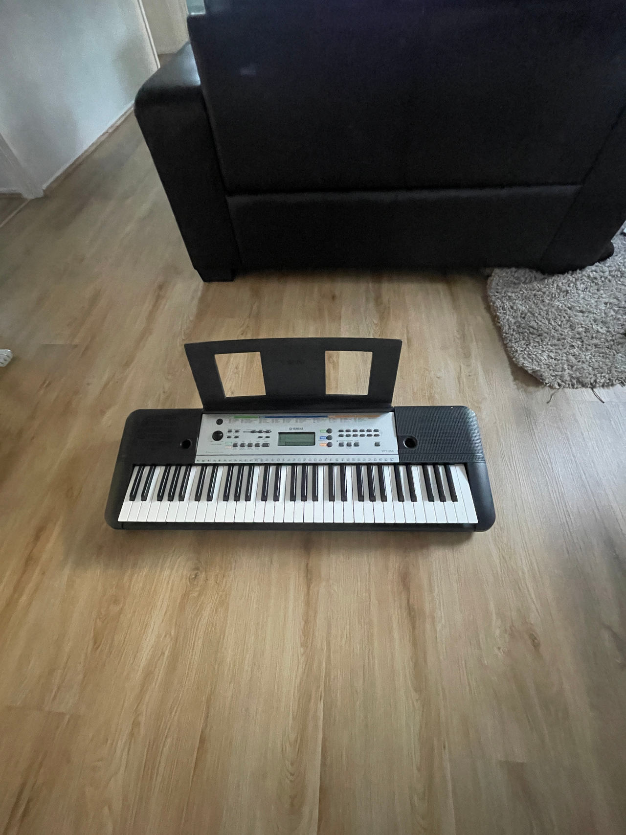 Electric Yamaha portable keyboard 