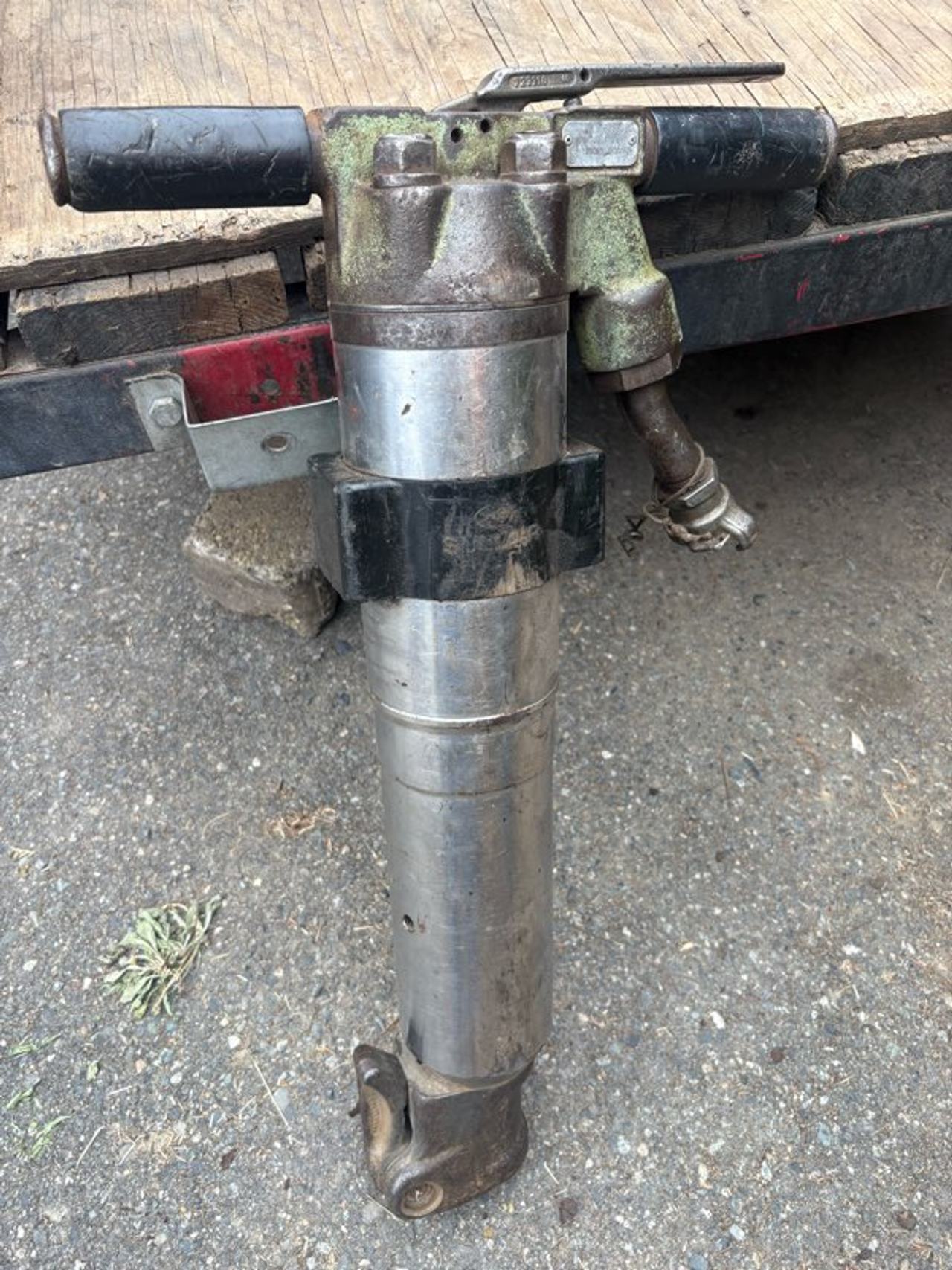Pneumatic Jackhammer