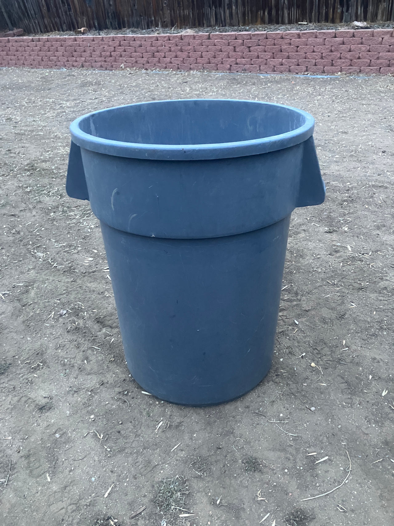 Rubbermaid Brute 44 Gallon Trash Can
