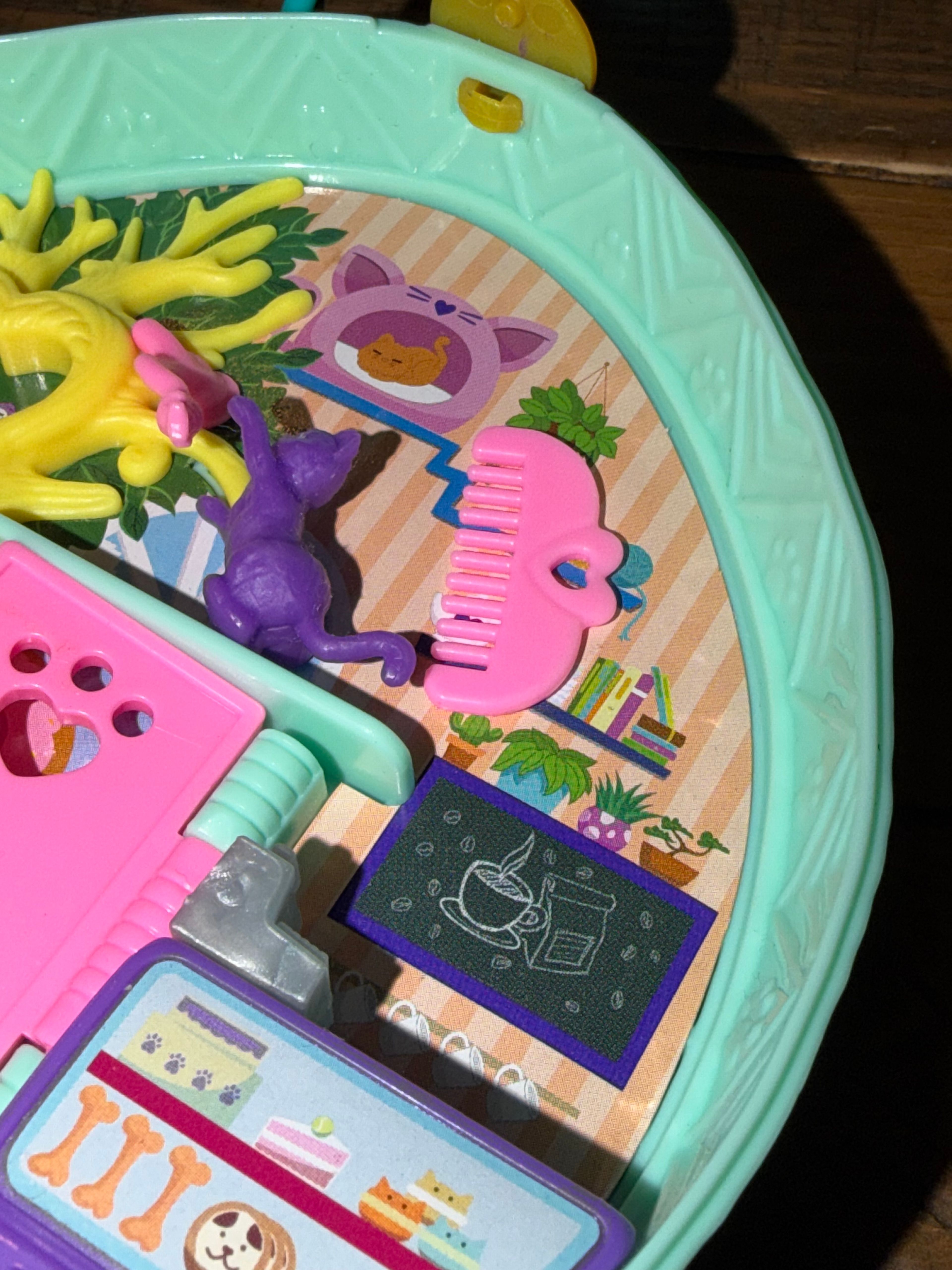 Polly Pocket Hedgehog Cafe Compact - Image 7