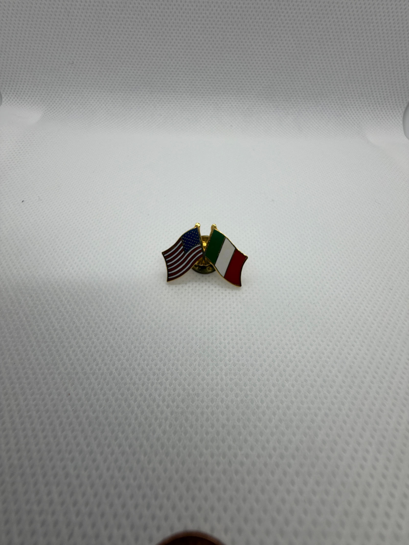 US and Italy Crossed Flag Lapel Pin