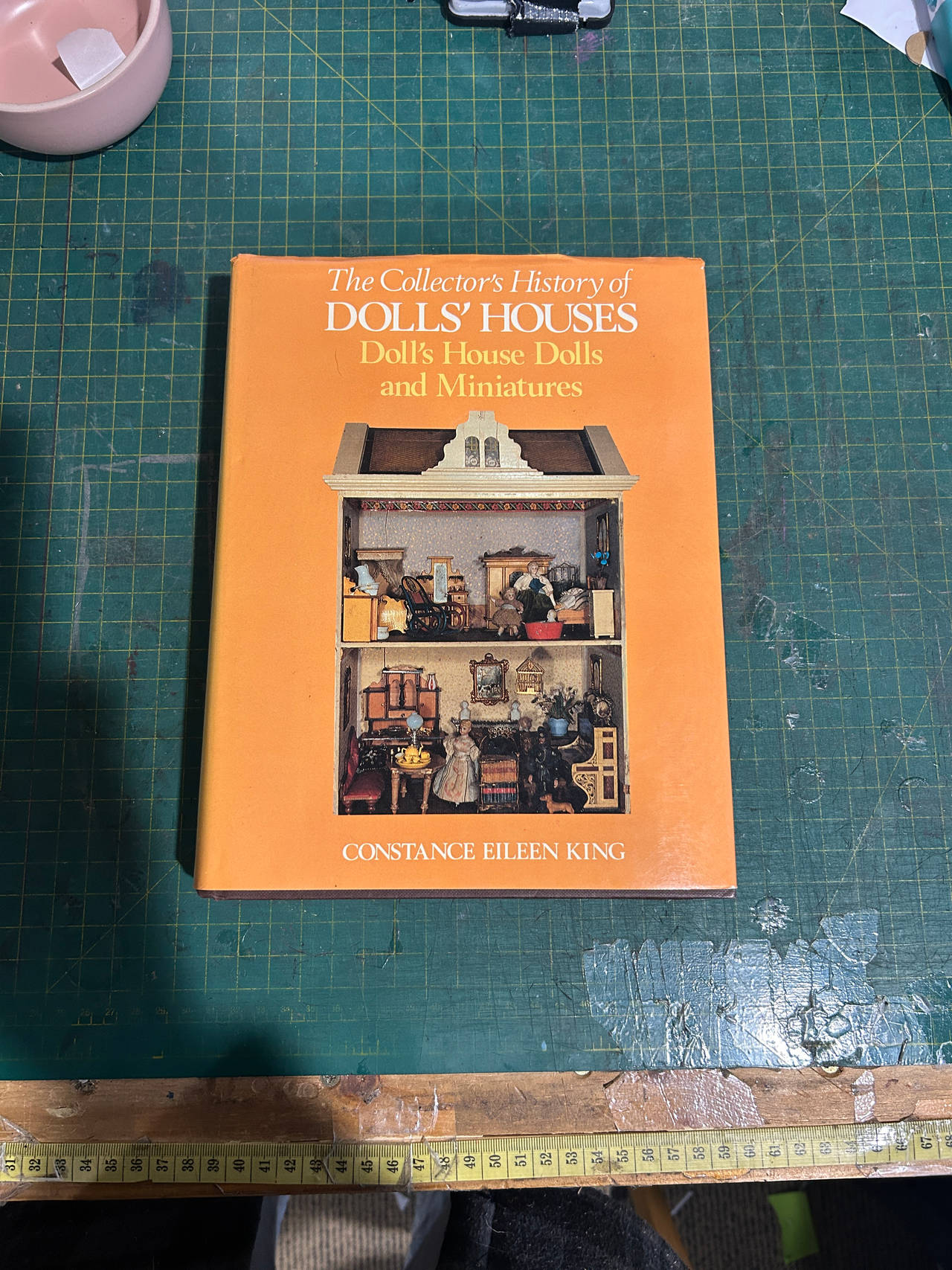 The Collector's History of Dolls' Houses: Doll's House Dolls and Miniatures