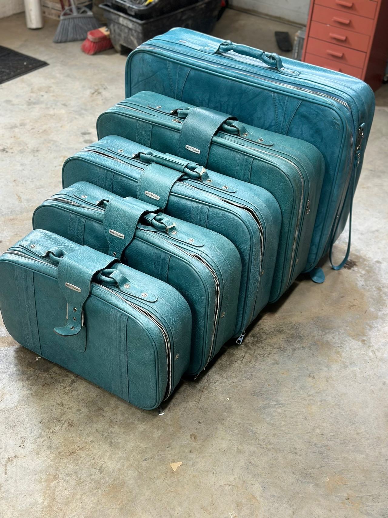 World Traveler Vintage 5-Piece Luggage Set