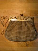 Vintage Gold Mesh Evening Clutch w/ Chain Strap – Elegant Frame Purse - Image 2