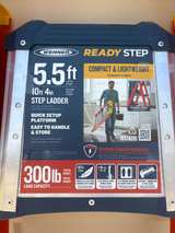 Werner 5.5 ft. Fiberglass Step Ladder 300 lbs. Load Capacity - Image 4