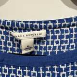Banana republic Women's blue Geometric Print Top 3/4 sleeves size medium  - Image 3