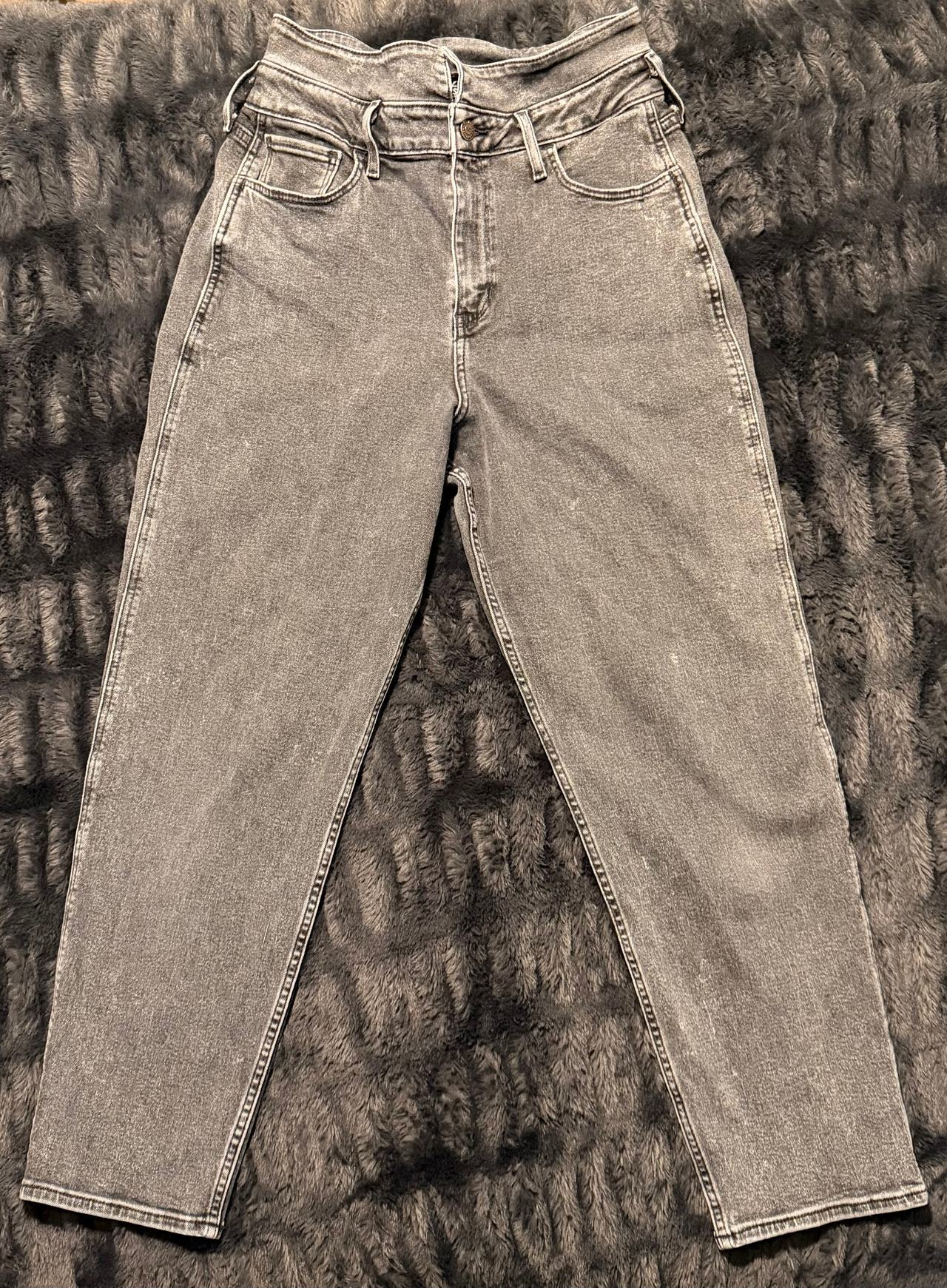 American Eagle Grey Ultra High Rise Mom Jeans, High Waisted 29x27