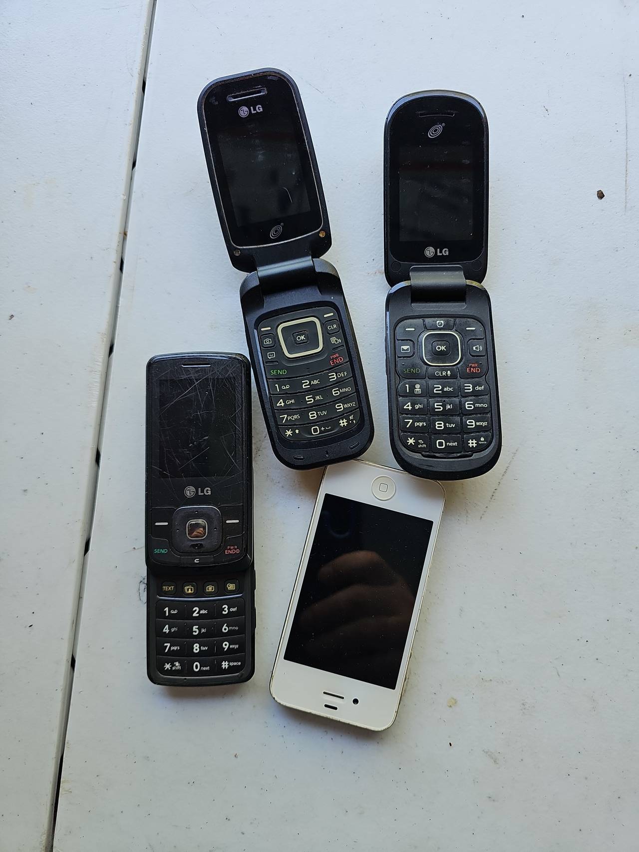 Lot of 4 Apple iPhone 4s - For Parts Only
