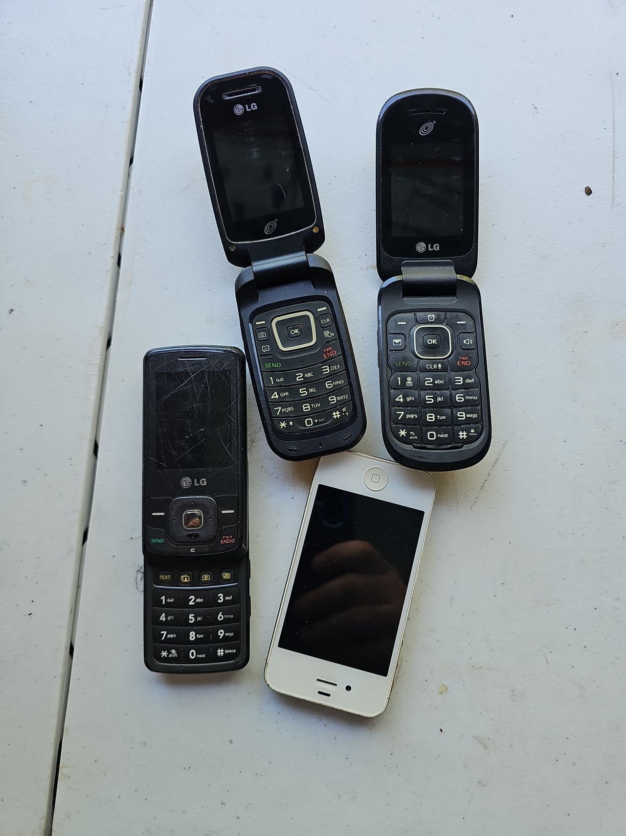 Lot of 4 Apple iPhone 4s - For Parts Only