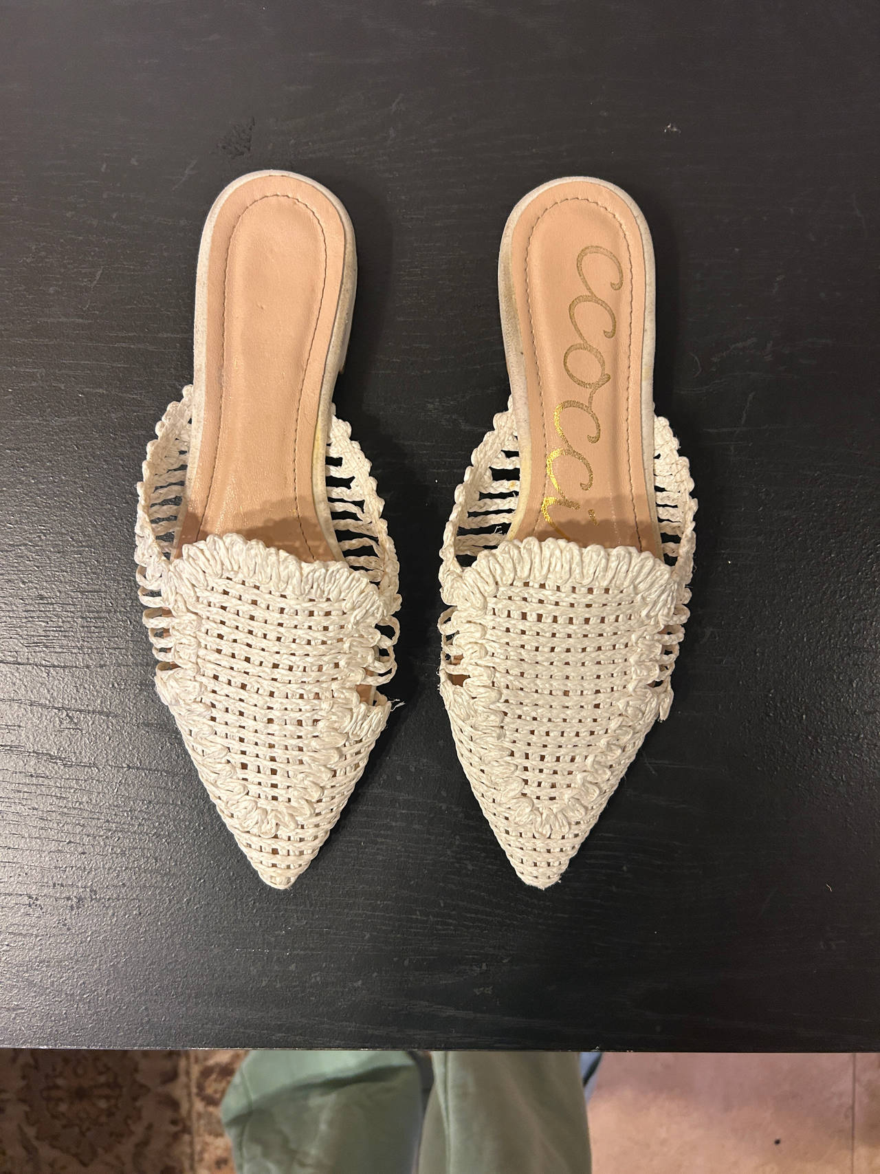Coconuts by Matisse Woven Mules they are flats 