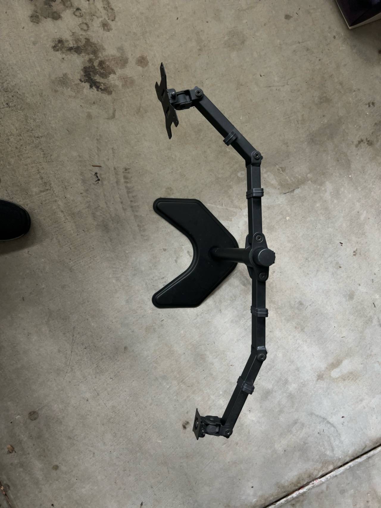 HIPPOFLEX Triple Monitor Mount