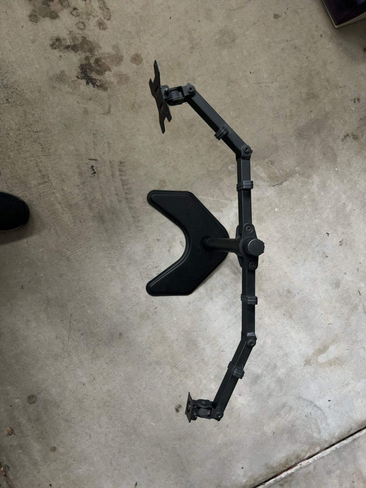 HIPPOFLEX Triple Monitor Mount