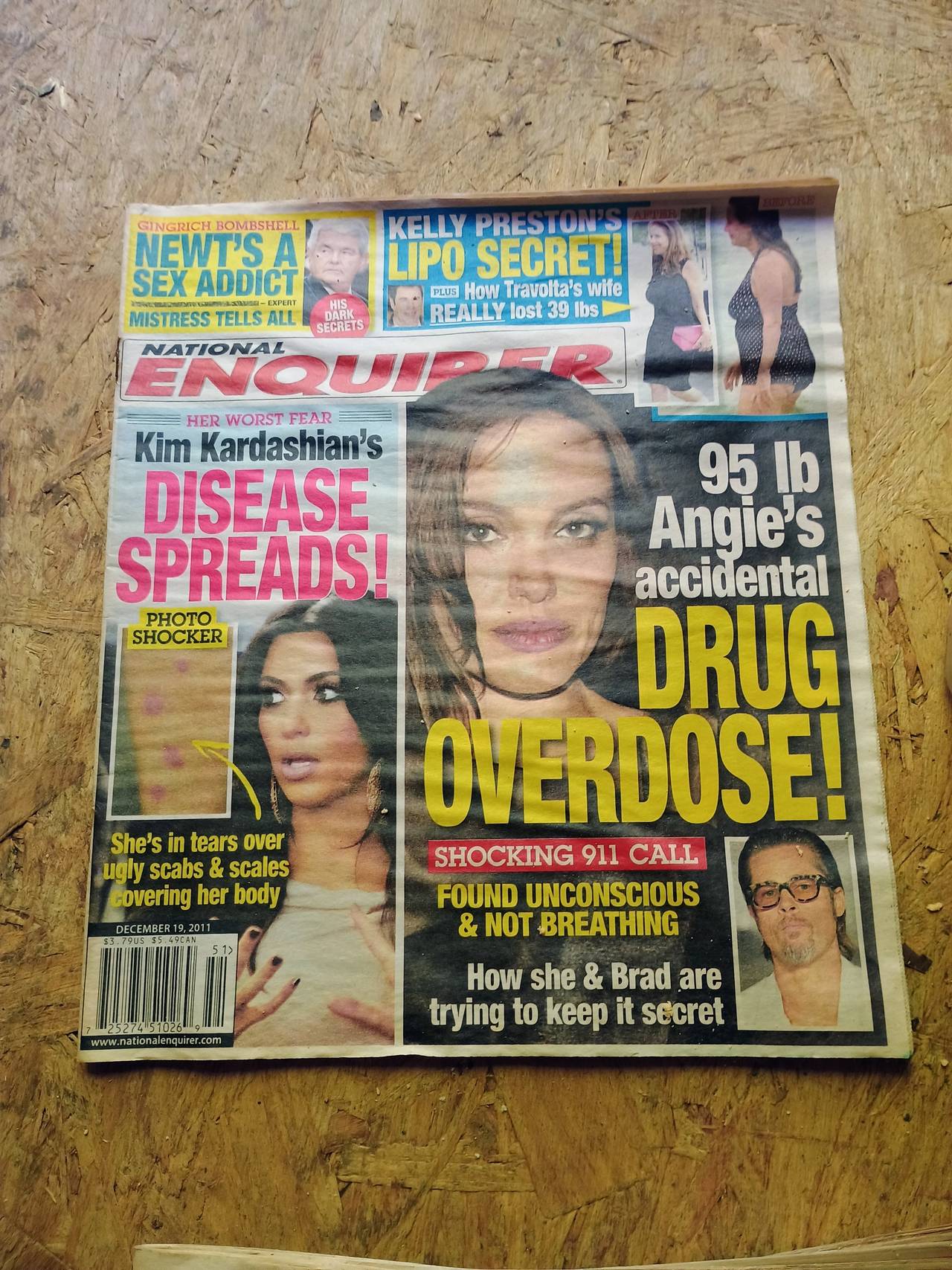 National Enquirer December 19 2011 Angelina Jolie Kim Kardashian Cover
