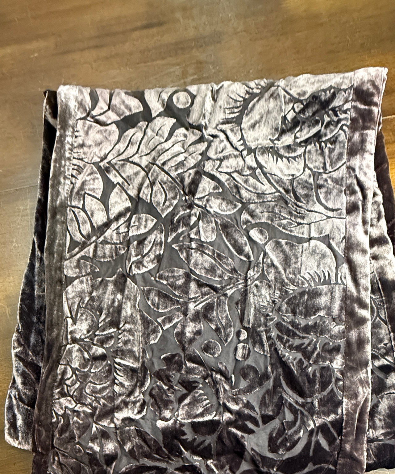 Calzeat Velvet Burnout Scarf