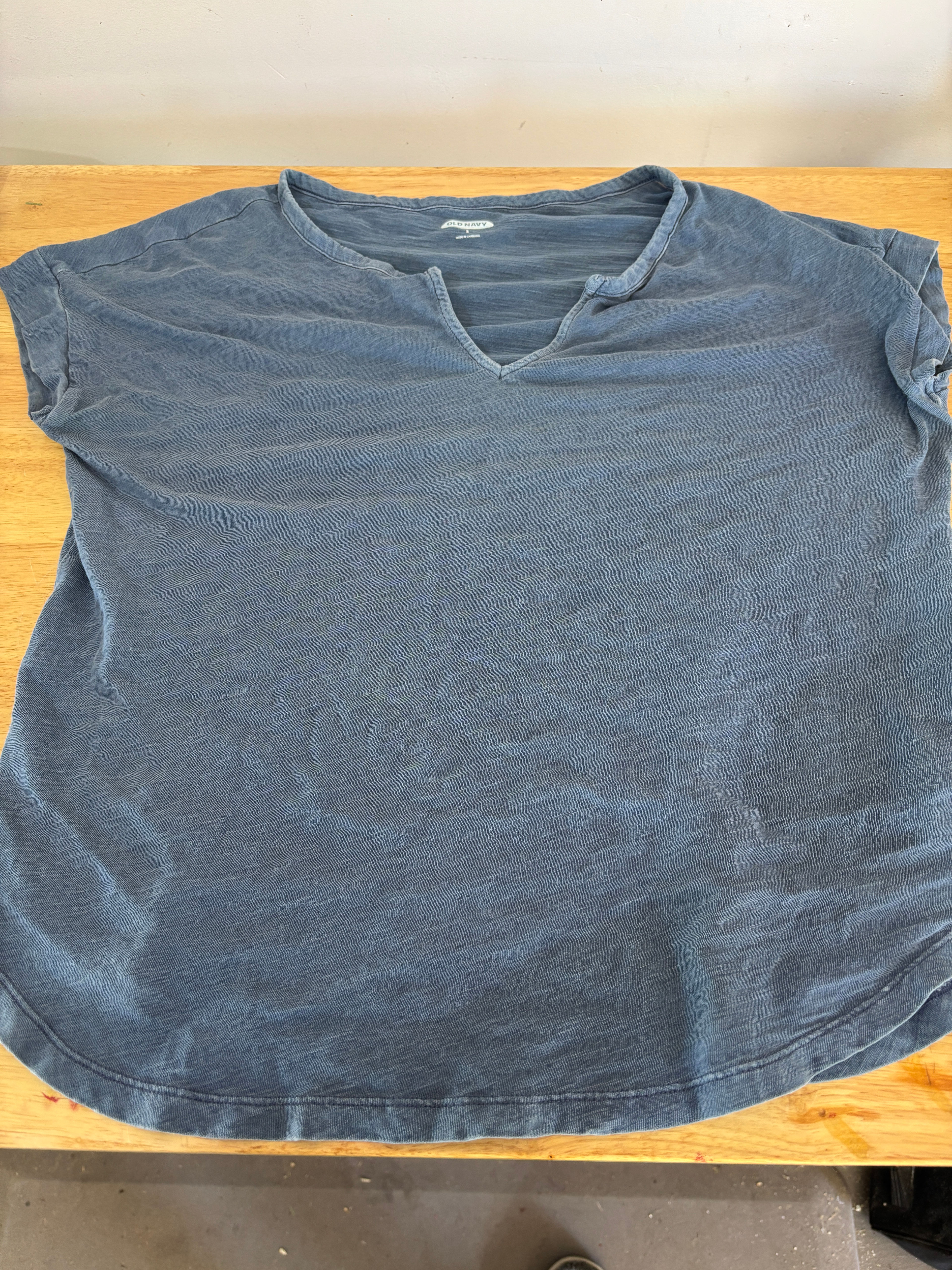 Universal Thread Men’s  Medium Short Sleeve Notch Neck T-Shirt